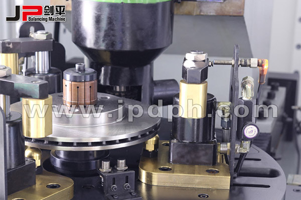 制動(dòng)盤全自動(dòng)平衡機(jī)